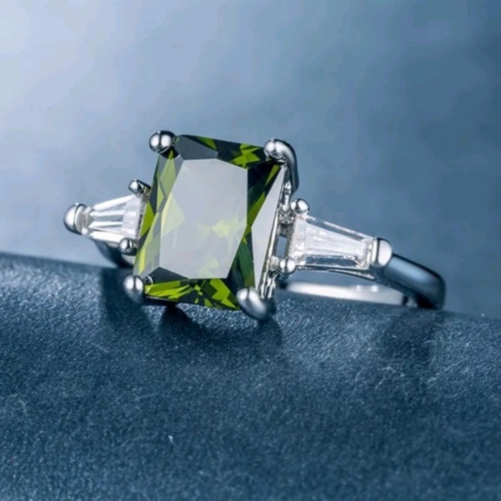 New 925 Stamped Princess Cut Peridot Ring - Picture 3 of 5